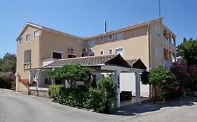 Apartments And Rooms Vesna Novalja