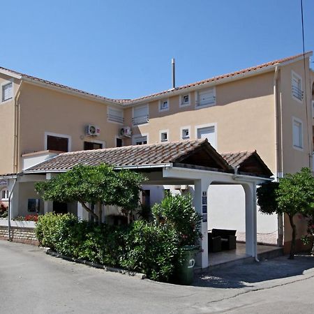Apartments And Rooms Vesna Novaglia Esterno foto