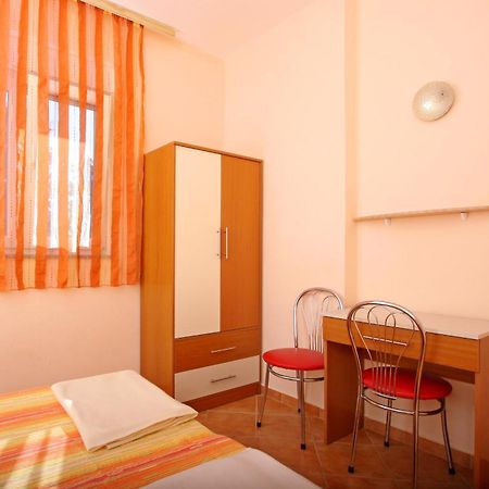 Apartments And Rooms Vesna Novaglia Esterno foto