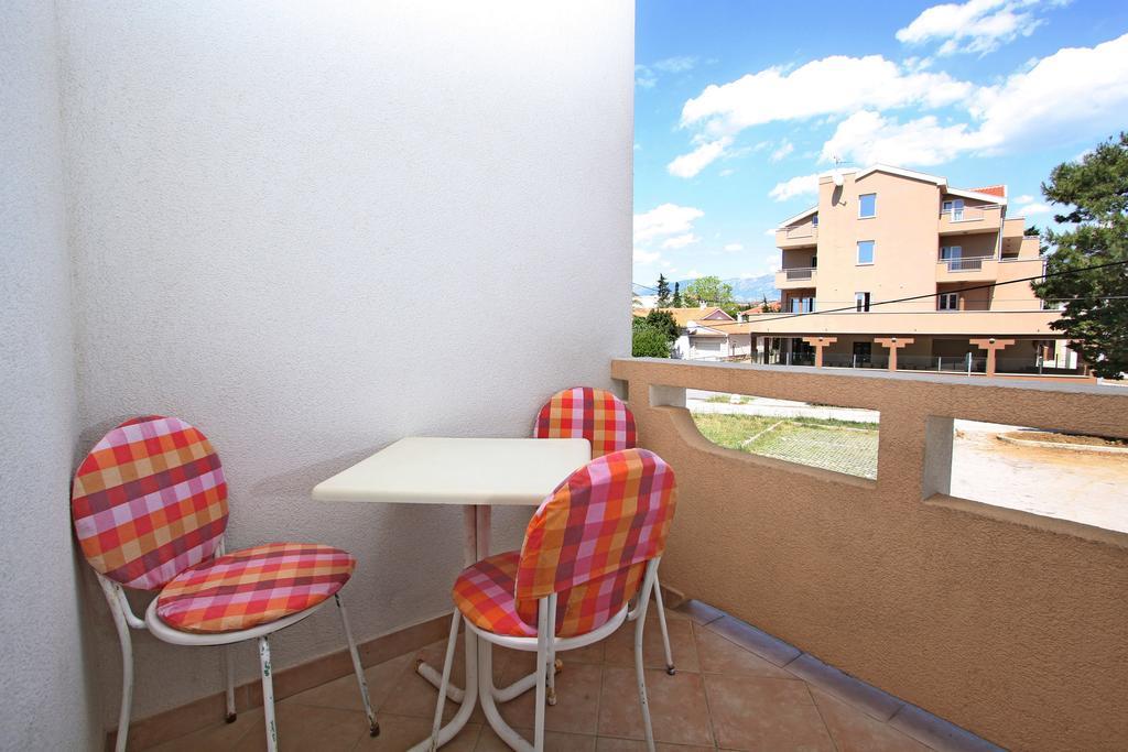 Apartments And Rooms Vesna Novaglia Camera foto