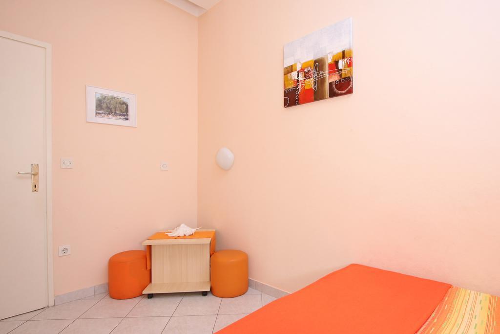 Apartments And Rooms Vesna Novaglia Camera foto