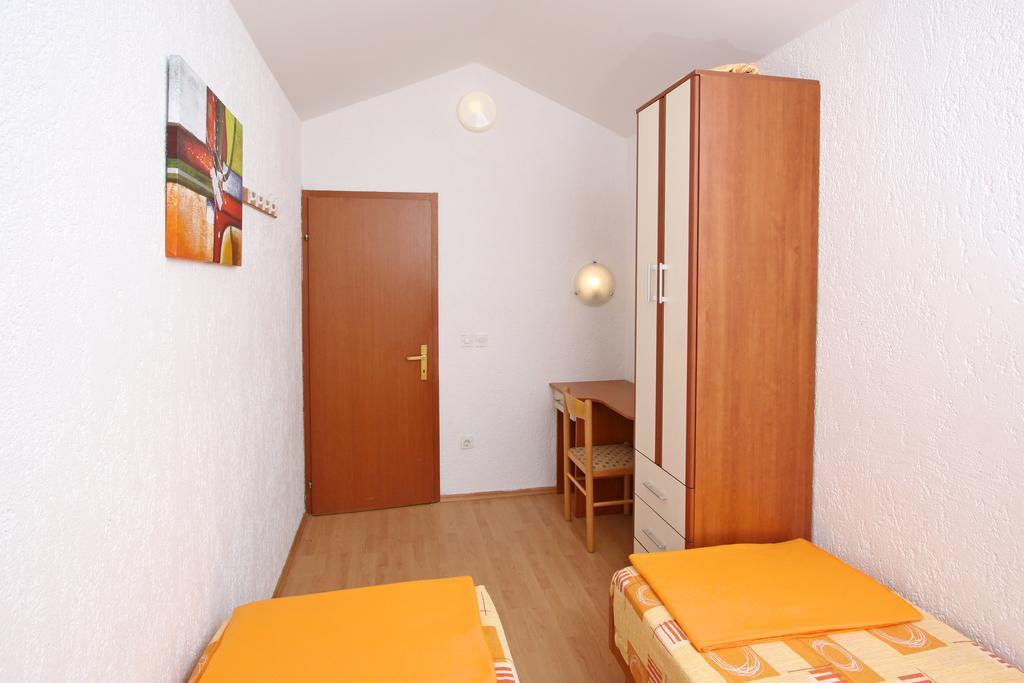 Apartments And Rooms Vesna Novaglia Camera foto