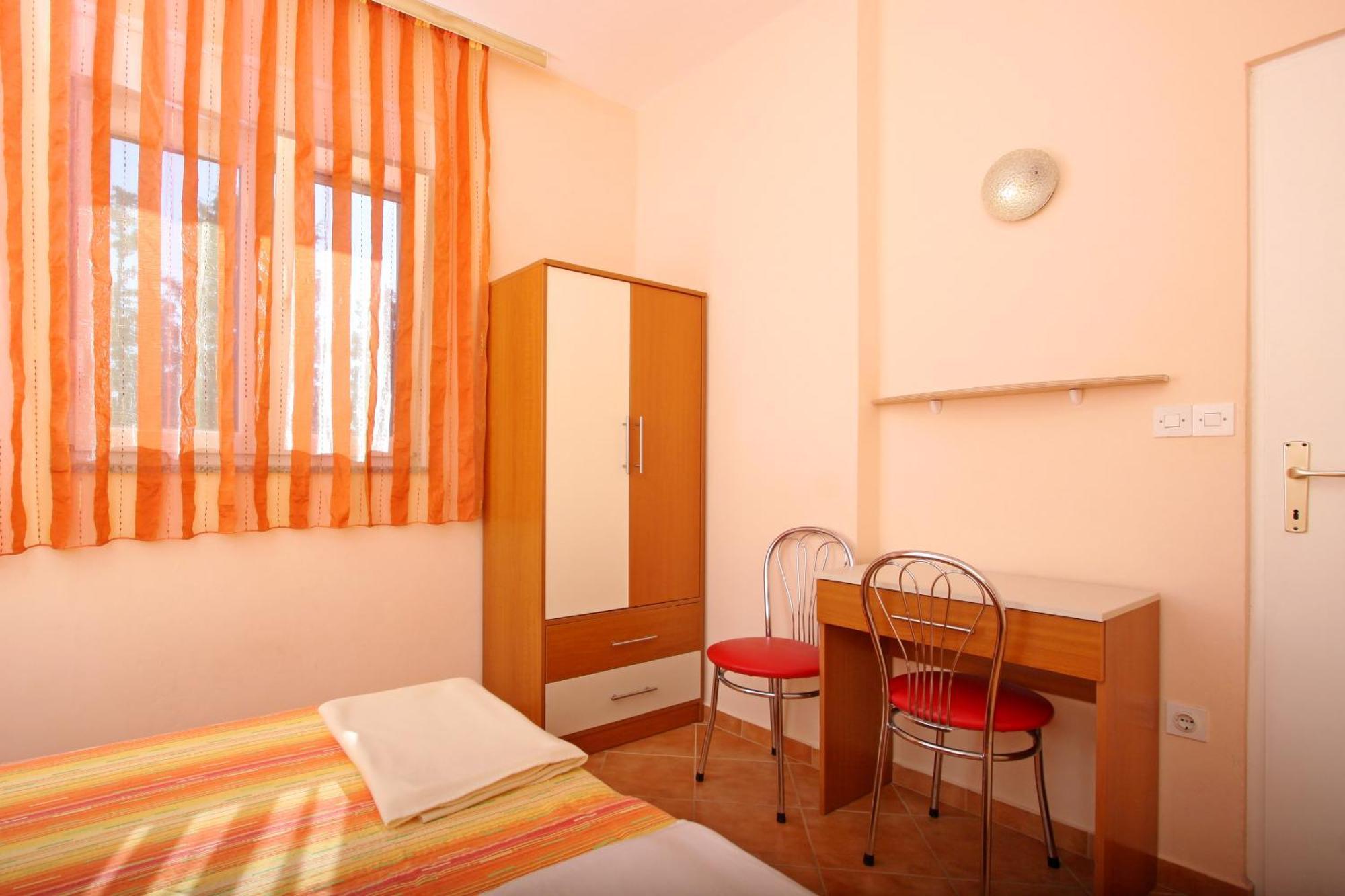 Apartments And Rooms Vesna Novaglia Esterno foto