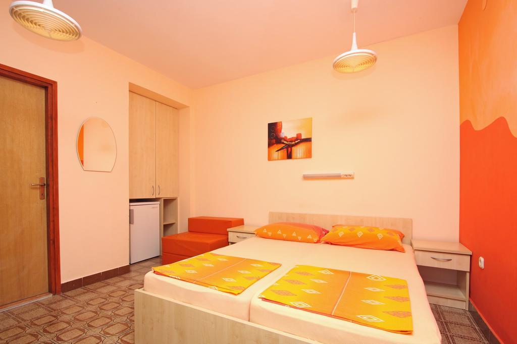 Apartments And Rooms Vesna Novaglia Esterno foto