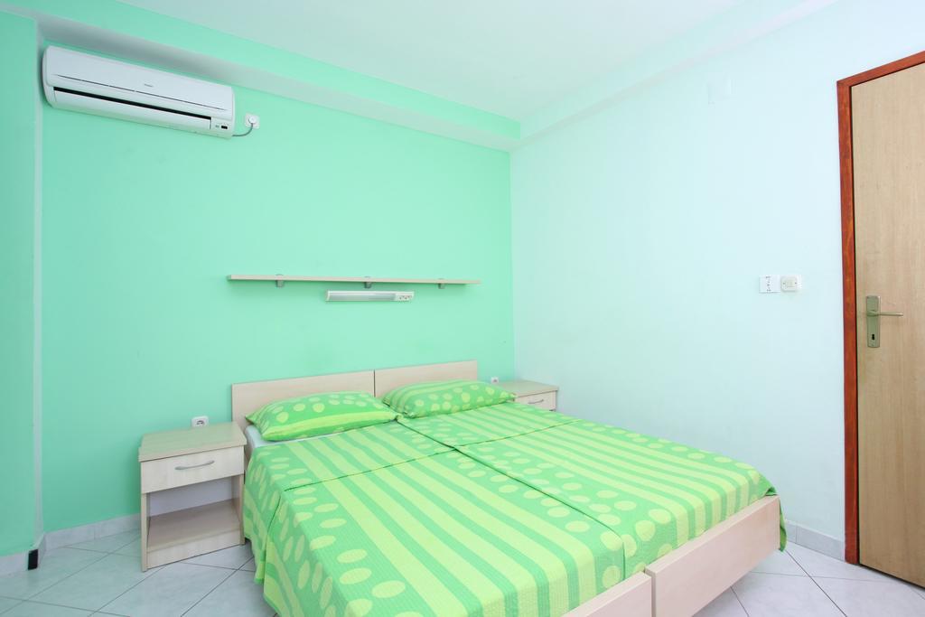 Apartments And Rooms Vesna Novaglia Esterno foto