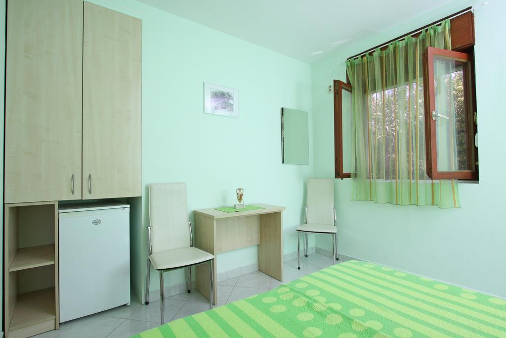 Apartments And Rooms Vesna Novaglia Esterno foto