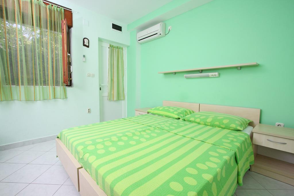 Apartments And Rooms Vesna Novaglia Esterno foto