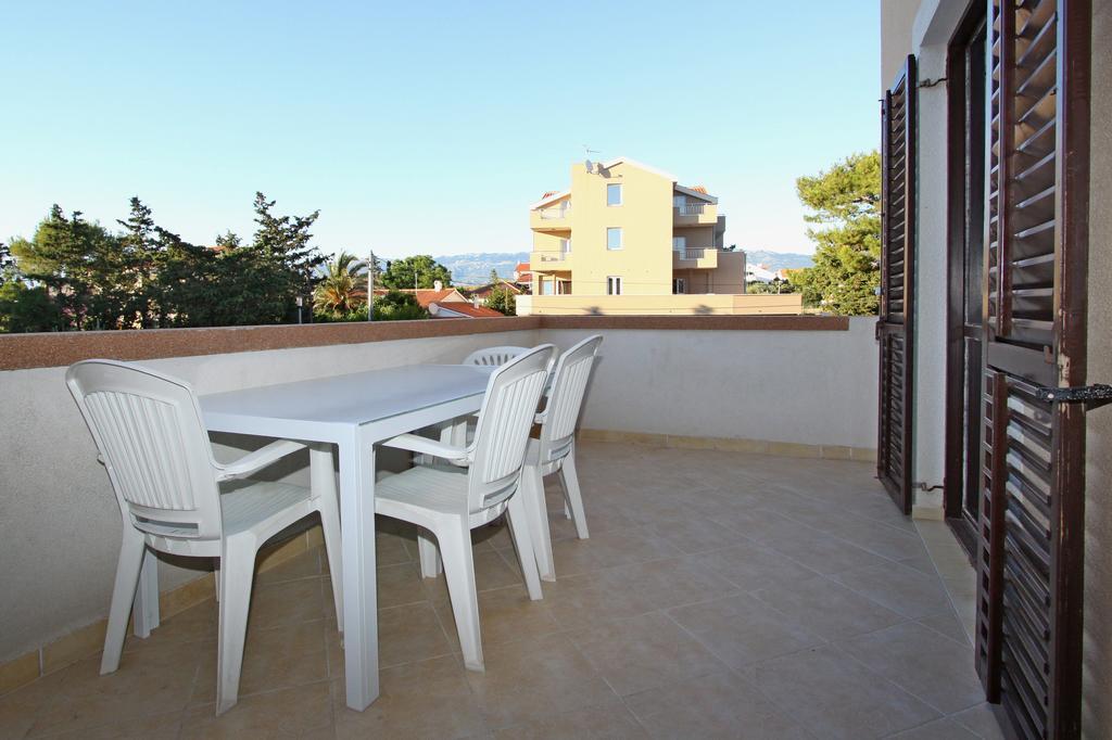 Apartments And Rooms Vesna Novaglia Esterno foto