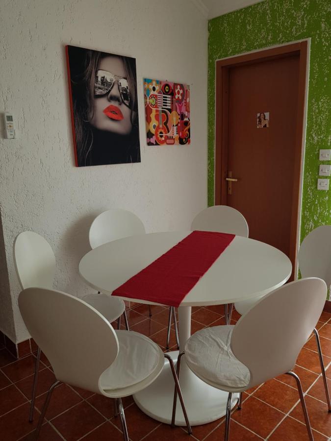 Apartments And Rooms Vesna Novaglia Esterno foto