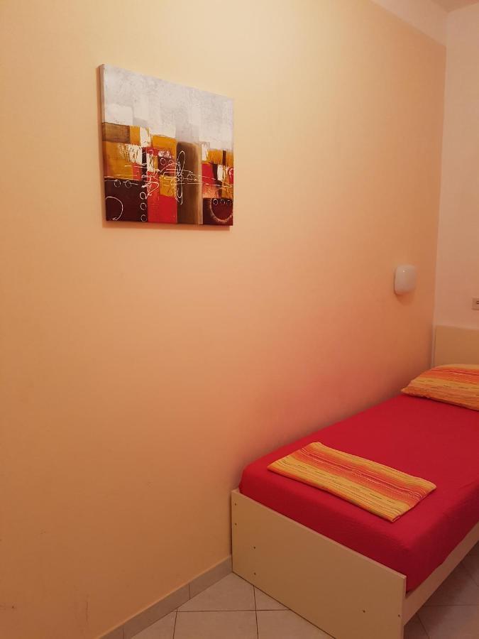 Apartments And Rooms Vesna Novaglia Esterno foto